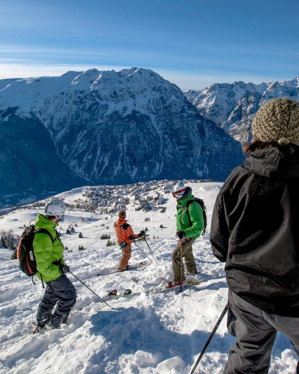 Ski freeride au-dessus de Villard Reculas