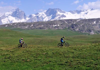 Oversteek van het plateau d’Emparis met een elektrische mountainbike.